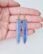 Brinco mini de Cianita azul, espada de são miguel arcanja Kristaloterapia cristal cristaloterapia semijoia cristaloterapia